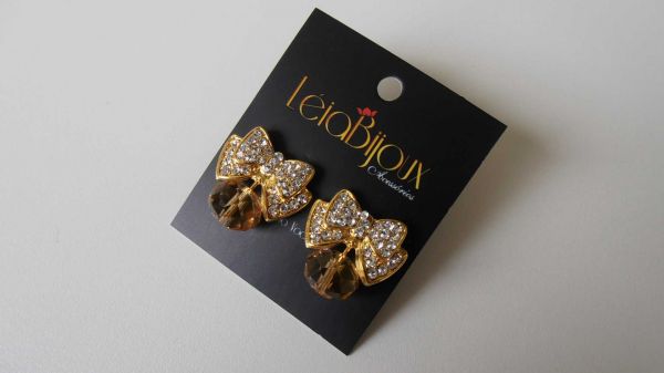 Brinco laço strass